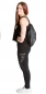 Preview: Schwarze Leggins mit Paillettenmdruck in holo-silber auf dem linken Bein, welcher Sternchen und "Cheer" zeigt. (Von der Seite)