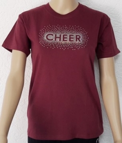 Burgunderfarbenes T-Shirt mit silber Paillettendruck "CHEER" von vorne.