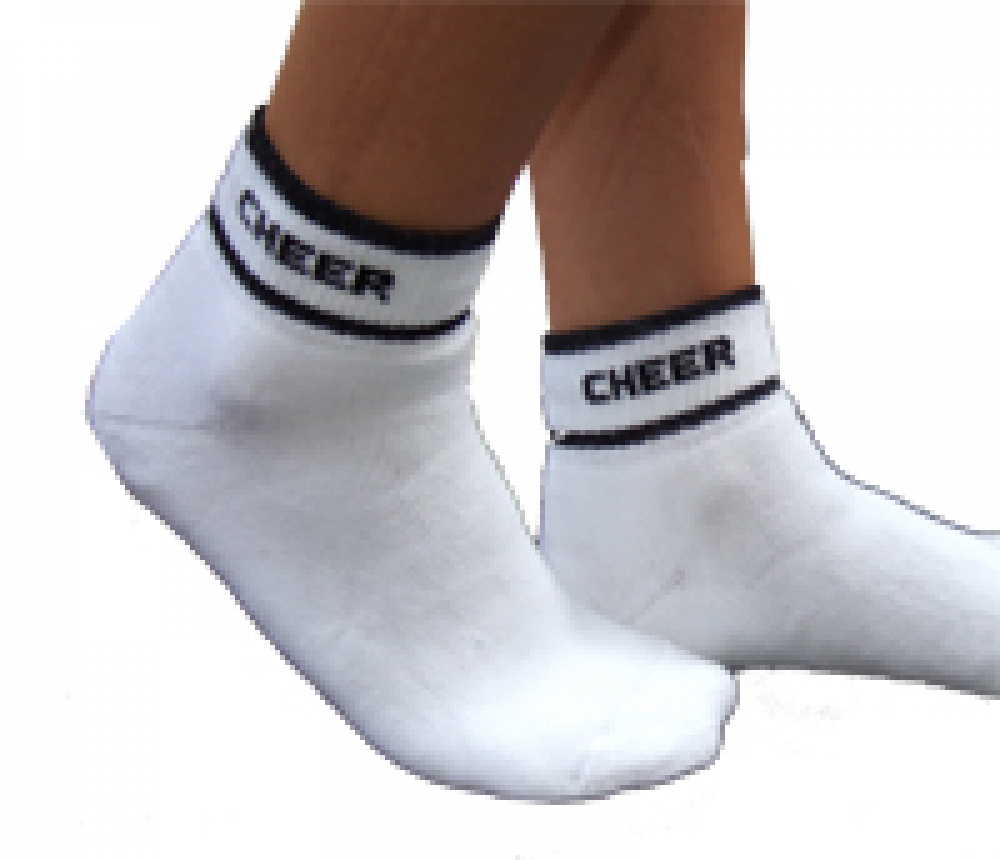 Tragebild der weißen Socken mit schwarzer Cheer-Aufschrift am Bündchen